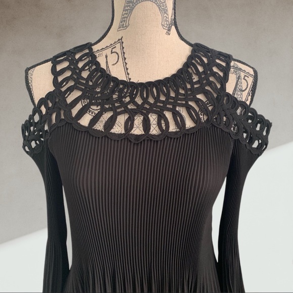 FRANK LYMAN off shoulder top SMALL - Picture 5 of 9